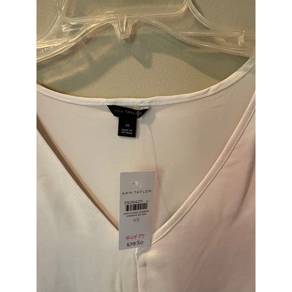 Ann Taylor Womens Cream V-Neck Blouse Crochet Trim Long Sleeve XS NEW 39284211 - Picture 2 of 7